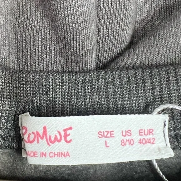 Romwe Skull & Butterfly Graphic Sweatshirt Size L - Picture 8 of 8